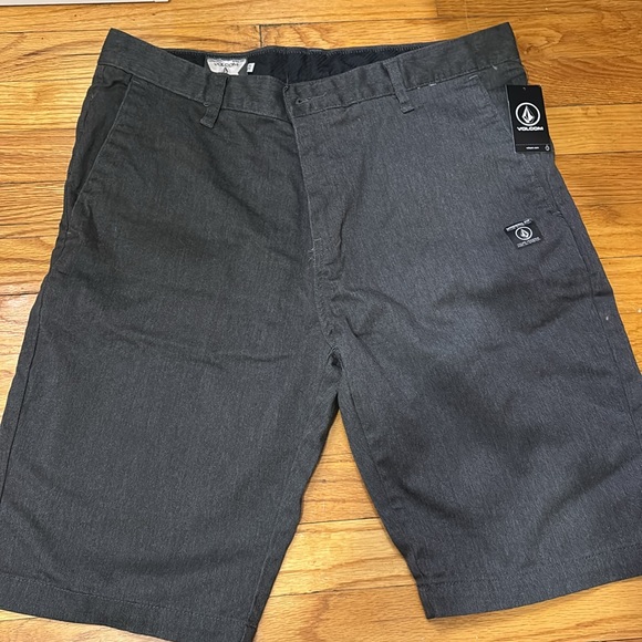 Volcom Shorts - Picture 4 of 5